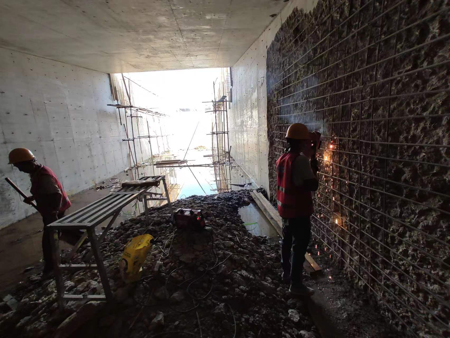 绛县挖断承重墙导致楼体开裂，加固施工方案出炉